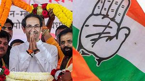 மகாராஷ்டிரா ட்விஸ்ட்.. கிங் மேக்கரான சிவ சேனா.. முதல்வர் பதவிக்கு ஆசை! பாஜக என்னசெய்யும்? 