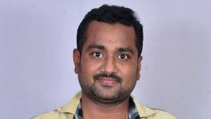 கர்நாடக முன்னாள் துணை முதல்வரின் 'பிஏ' தற்கொலை.. ஐடி ரெய்டுக்கு மறுநாளே பரபரப்பு! 