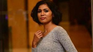 சபரிமலைக்கு செல்ல பாதுகாப்பு தாங்க ...  கேரள போலீஸிடம் மனு அளித்த ரெஹானா பாத்திமா 
