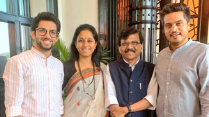 சுப்ரியா சுலே.. ரோகித் பவார் உடன் ஆதித்யா தாக்கரே மற்றும் சஞ்சய் ராவத் திடீர் சந்திப்பு 
