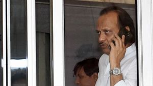 துணை முதல்வர் பதவியிலிருந்து விலகியது ஏன்? அஜித் பவார் கூறும் பரபரப்பு காரணங்கள் இவை! 