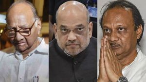 உருவாகும் 2 அணிகள்.. தேசியவாத காங்கிரசை மொத்தமாக உடைக்க பிளான்.. அமித் ஷாவின் அதிரடி திட்டம்! 
