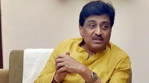 எல்லோருக்கும் ஆப்பு இருக்கு.. பழைய கோப்புகளை திரட்டும் ஈடி.. சிவசேனா கூட்டணி தலைவர்களுக்கு சிக்கல்! 