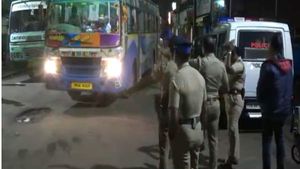 1800 போலீசார் குவிப்பு.. அனைத்து இடங்களிலும் ரோந்து.. கோவையில் கூடுதல் பாதுகாப்பு! 