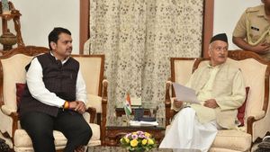 இப்படி ஒரு நிலை வரக்கூடாதுப்பா.. 3 வாரங்களில் மூன்றாவது முறையாக முதல்வர் பதவியை இழந்த பட்னாவிஸ் 