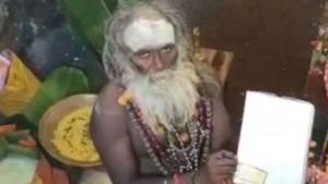திடீரென தோன்றிய மகான்.. 10 அடி ஆழ குழிக்குள் விஸ்வநாத சாமியார்.. பரபரக்கும் நல்லிக்கவுண்டன்புதூர்! 