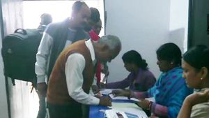 ஜார்க்கண்ட் சட்டசபை தேர்தல்...2 மணி வரை 52% வாக்குகள் பதிவு 