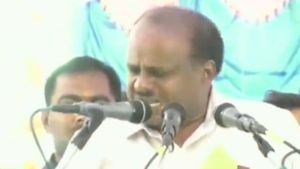 நீங்களே கைவிட்டுட்டீங்களே.. குமுறி அழுத குமாரசாமி.. தொண்டர்கள் ஆவேச கோஷம்.. கர்நாடகாவில் பரபரப்பு 