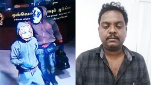 லலிதா ஜுவல்லரி கொள்ளை.. மணிகண்டன், கனகவள்ளி மீது குண்டாஸ் சட்டம்.. போலீஸ் அதிரடி நடவடிக்கை! 