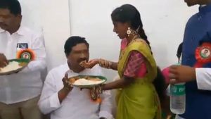 எம்எல்ஏவுக்கு கைகளால் உணவு ஊட்டிய 10ஆம் வகுப்பு மாணவியால் சர்ச்சை! 