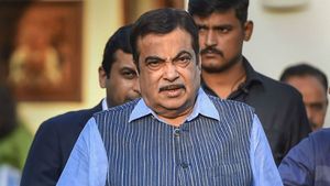 க்ளைமேக்ஸ் கட்டத்தில் மகாராஷ்டிரா அரசியல்.. சிவ சேனா தலைவரை சந்திக்கிறார் கட்கரி 