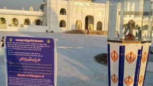 இதுதான் இந்தியா வீசிய குண்டு.. கர்தார்பூர் குருத்வாராவில் காட்சிக்கு வைத்து பாக். விஷமம்! 