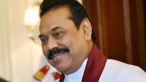 2 நாள்தான் ஆகிறது.. அதற்குள் பிரதமர் பதவிக்கு திட்டம்.. பிளானை வெளிப்படையாக சொன்ன மகிந்த ராஜபக்சே! 