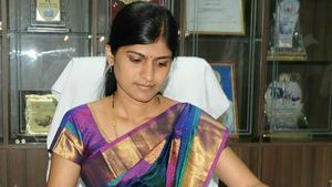 சேலத்தை கலக்கிய கலெக்டர் ரோஹிணி.. ஞாபகம் இருக்குல்ல.. இப்போ மத்திய அரசு பணிக்கு மாற்றம் 