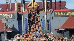 சபரிமலைக்கு வருகை தரும் பெண்களுக்கு கேரள அரசு பாதுகாப்பு அளிக்காது: கேரள அமைச்சர் அறிவிப்பு 