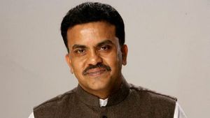 மகாராஷ்டிரத்தில் ஆட்சி அமைக்க காங்.க்கு தார்மீக உரிமை இல்லை- தொடரும் சஞ்சய் நிருபத்தின் எதிர்ப்பு! 