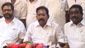 உள்ளாட்சித் தேர்தல்.. ஸ்டாலின் பேசிட்டே இருந்தார்.. இப்ப மூச்சு பேச்சை காணோம்.. செல்லூர் ராஜு 