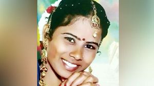 என் மகளை அடித்தே கொன்று விட்டனர்.. கதறும் பெற்றோர்.. 23 வயது கார்த்திகாவின் பரிதாப முடிவு! 