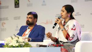  துபாயில் வணக்கம் திராவிடம் கலை இலக்கிய விழா.. ஷார்ஜா அரச குடும்பம், எம்பி தமிழச்சி பங்கேற்பு