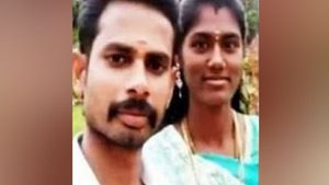தலையை விரித்து போட்டு வாசலில் அமர்ந்திருந்த பெண்.. சகுனம் பார்த்த சந்திரன்.. வாய்சண்டை.. தற்கொலை 