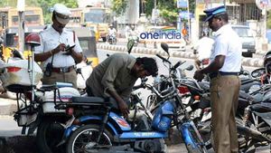 உங்க வண்டியை விற்பனை செய்றீங்களா.. மறக்காம இதை செஞ்சுடுங்க.. பொதுமக்களுக்கு போலீசார் எச்சரிக்கை 