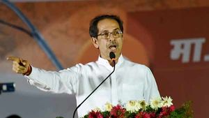 எங்கள் கட்சி எம்எல்ஏக்களை பாஜக வேட்டையாடுகிறது..  சிவசேனா பகிரங்க குற்றச்சாட்டு 