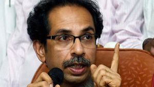 இனியும் பார்த்துக் கொண்டு இருக்க முடியாது.. சிவ சேனா கோபம்.. சூடாகும் மகாராஷ்டிரா அரசியல் களம் 