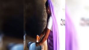1 லிட்டர் பாலில் தண்ணீர் கலந்து  81 மாணவர்களுக்கு விநியோகம்.. அதிர வைத்த அரசு பள்ளி சமையல்கார பெண் 
