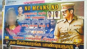 ஹைதராபாத் என்கவுன்ட்டர்.. வாழ்த்து போஸ்டர் போட்ட அஜீத் ரசிகர்கள்.. வேறெங்கே.. மதுரைதான்!