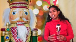 Video: கிறிஸ்துமஸ் வந்துட்டாலே.. இந்த நட் கிராக்கரும் பின்னாடியே ஓடி வந்துருவார்..! 