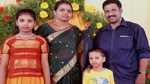 மகள் கையை அம்மா பிடித்து கொள்ள.. மகனை அப்பா இறுக பிடிக்க.. கொடைரோடு தற்கொலையின் கோர பின்னணி 