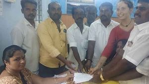 ஊராட்சி தலைவர்... மாமாவுக்கு ஓட்டு போடுங்க... பிரான்ஸ் பெண் பிரச்சாரம் 