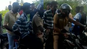 வகுப்பறையில் மாணவிக்கு பாலியல் தொந்தரவு.. ஆசிரியருக்கு தர்மஅடி