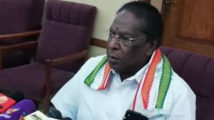 கலவரத்தைப் பற்றி கவலைப்படாமல் உள்ளது பாஜக.. நாராயணசாமி சாடல் 