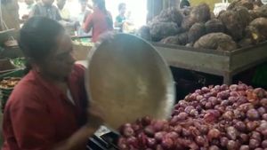 1 கிலோ வெங்காயம் 20 ரூபாய்.. போட்டி போட்டு வாங்கக் குவிந்த மக்கள்.. பரபரத்த கடலூர்! 