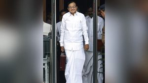 திருச்சி டூ சிவகங்கை... வழிநெடுகிலும் உற்சாக வரவேற்பு... நெகிழ்ந்து போன ப.சிதம்பரம் 