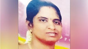 ராத்திரியெல்லாம்.. ரெண்டு பேரும்.. தடையா இருந்த என்னை.. கொல்ல பார்த்தார்.. மனைவியின் பகீர் புகார் 