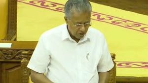 பினராயி விஜயன் அதிரடி.. குடியுரிமை சட்ட திருத்தம்.. திரும்பப் பெறக் கோரி கேரளா சட்டசபை தீர்மானம்! 