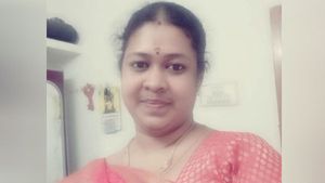 ரூபிணியின் மறுரூபம்.. வலையில் விழ வைத்த மோசடி.. ஊட்டி போலீஸ் அதிரடி.. இப்போ ஜெயிலில் 1,2,3..! 