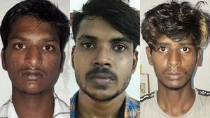 பீர் வாங்கி விட்டு காசு தராமல் வெடிகுண்டு வீசிச்சென்ற இளைஞர்கள்.. ! 