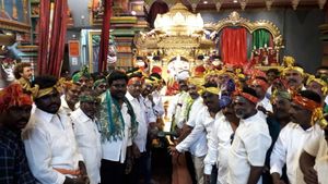 தங்கத்தேர் இழுத்து சிறப்பு வழிபாடு.. ரஜினி ரசிகர்கள் பக்திப் பரவசம்.. புதுச்சேரியில்! 