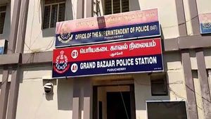 புதுச்சேரி மக்களையும் சீரழிக்கும் 3 எண் லாட்டரி... வாலிபர் கைது.. ரூ. 34,550 பறிமுதல்! 