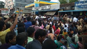 17 பேரை பலிவாங்கிய 20 அடி கருங்கல் சுற்றுச்சுவர்.. முழுமையாக நீக்க மக்கள் கோரிக்கை 