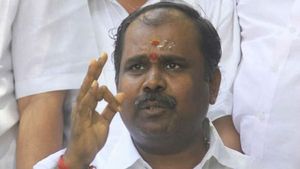 58-ம் கால்வாய் உடைப்புக்கு பன்றிகள் தான் காரணம்... அமைச்சர் உதயகுமார் கண்டுபிடிப்பு 