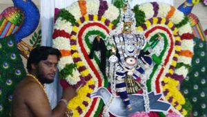 புதுச்சேரியில் லாக்டவுன் தளர்வுகள் - சனிபகவான், மணக்குள விநாயகர் ஆலயங்களில் பக்தர்கள் தரிசனம் 