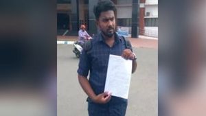 25 ஆண்டுகளாக இந்தியாவில் வாழ்க்கை.. கேள்விக்குறியான குடியுரிமை.. கருணை கொலை கோரி இலங்கை தமிழர் மனு 