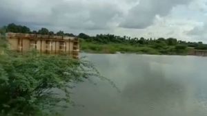  ஆற்றில் குளிக்கச் சென்ற  பெயிண்டர்.. திடீர் மரணம்.. என்னாச்சு.. நண்பர்களிடம் தீவிர விசாரணை