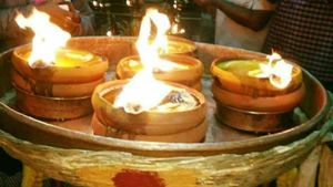கார்த்திகை தீப விழா: சிவன் முருகன் ஆலயங்களில் கோலாகலம் - வீடுகளில் விளக்கேற்றி வழிபாடு