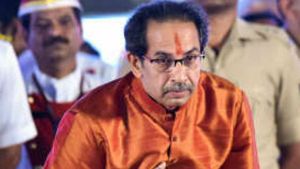 உத்தவ் தாக்கரேவை இழிவுப்படுத்தி கருத்து.. இளைஞரை அடித்து நொறுக்கி மொட்டை அடித்த சிவசேனா கட்சியினர்! 