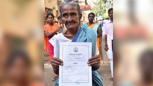 தள்ளாத வயதில் ஊராட்சி மன்றத் தலைவரானார் 79 வயது மூதாட்டி வீரம்மாள்! 